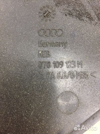 Крышка двигателя audi