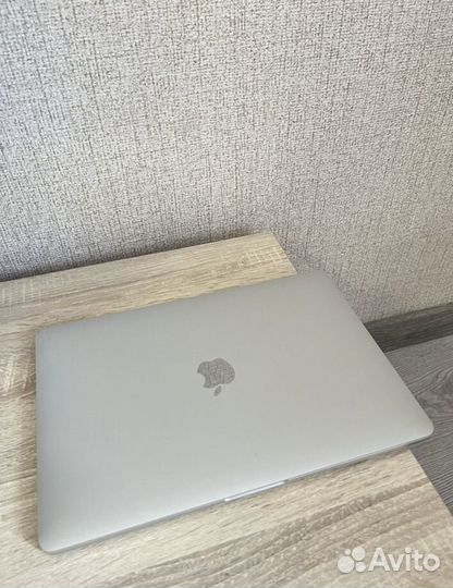 Macbook pro 13 2018 touch bar 16gb