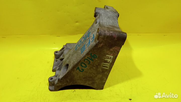 Кронштейн компрессора кондиционера Ford Focus 3