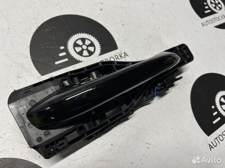 Ручка двери с безключевым доступом задняя правая