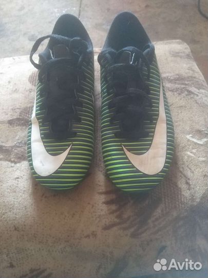 Футбольные бутсы