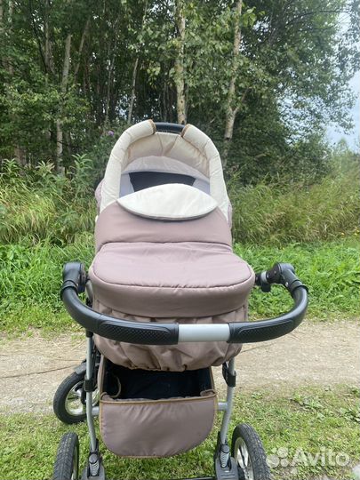 Отдам: коляска, манеж, стульчик для кормления