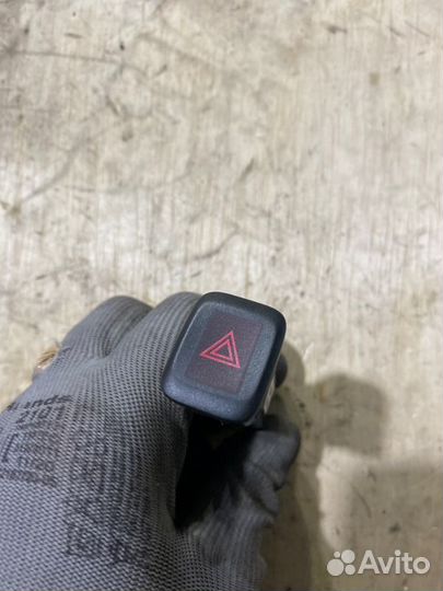 Кнопка включения аварийной остановки Volvo S60