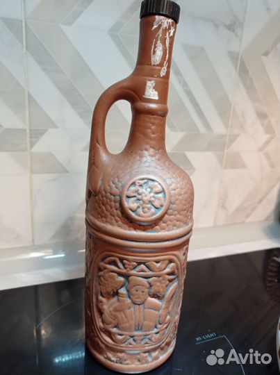 Глиняная бутылка