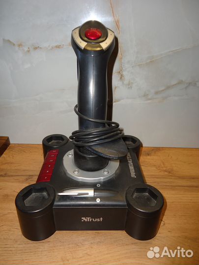 Игровой джойстик Trust Predator для пк