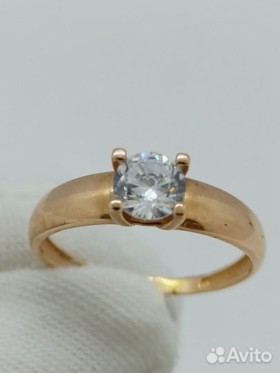 Кольцо с синтетическим камнем Золото