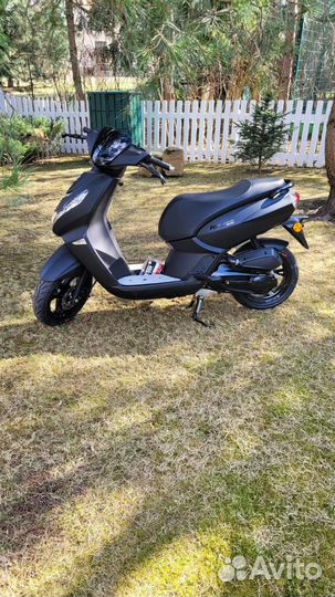 Скутер Peugeot Kisbee 50