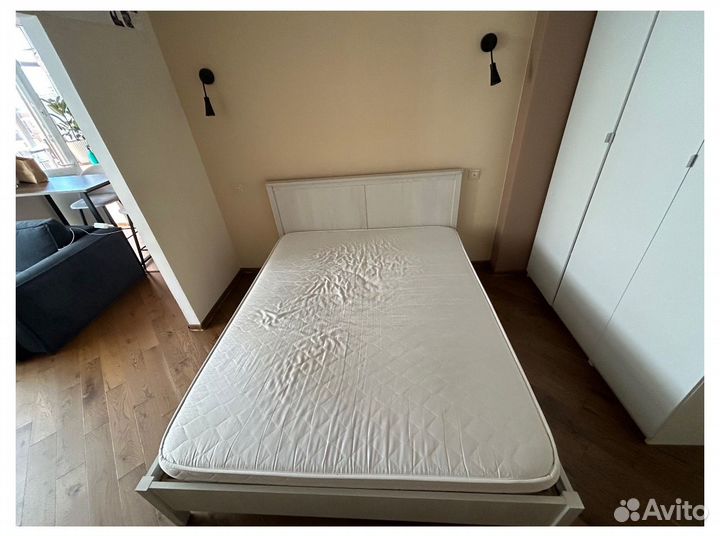 Двухспальная кровать с матрасом 200х160