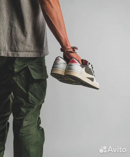 Nike air jordan 1 travis scott