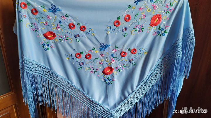 Платок с вышивкой