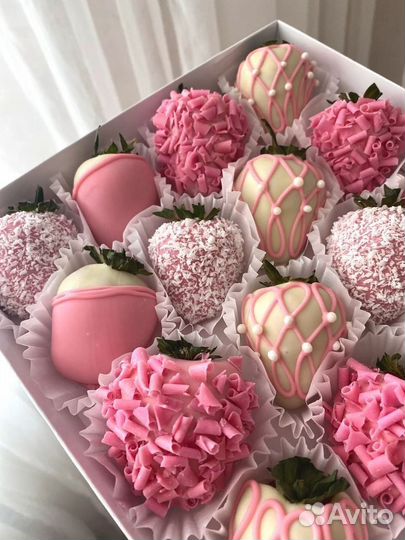 Клубника в шоколаде букеты и наборы на новый год