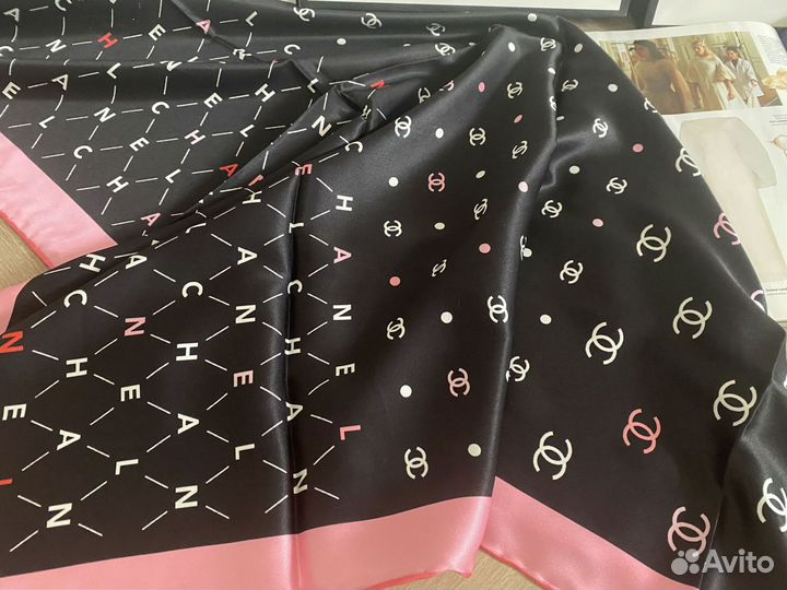 Платок шелковый в конверте с пакетом Chanel