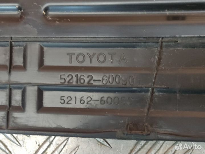 Накладка бампера верхняя задняя Toyota Land