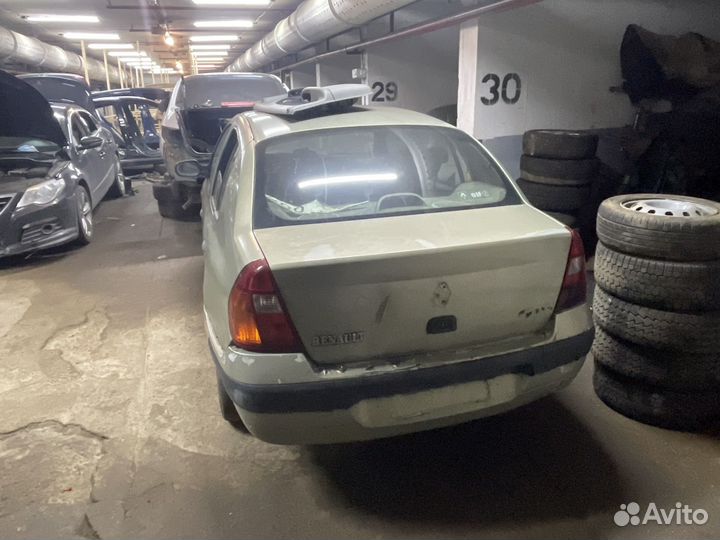 В разборе Renault Symbol Clio 1.4