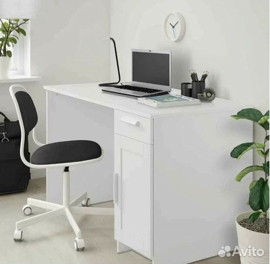 Письменный стол для школьника IKEA