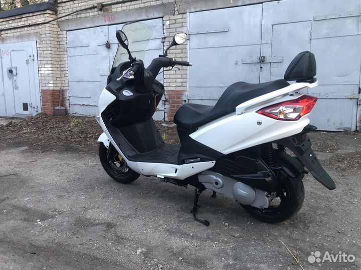 Максискутер SYM Joyride 200i