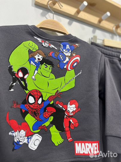 Gap костюм новый детский Marvel