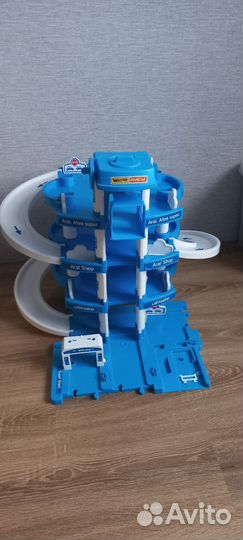 Детская парковка для машинок