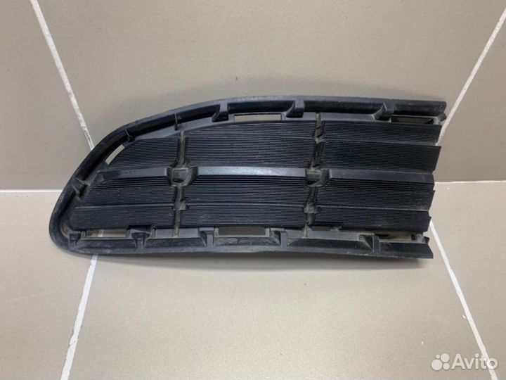 Решетка в бампер правая Toyota Rav4 2010