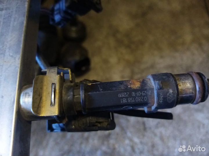 Топливная рампа с форсунками Opel Corsa D