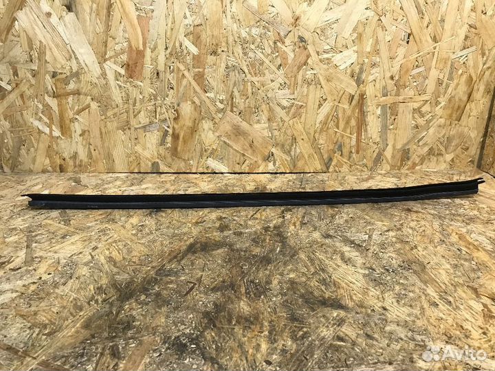 Накладка стекла двери передней левой Audi A4 B8