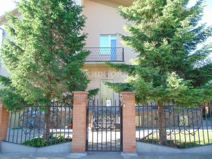 Коттедж 295,4 м² на участке 9 сот.