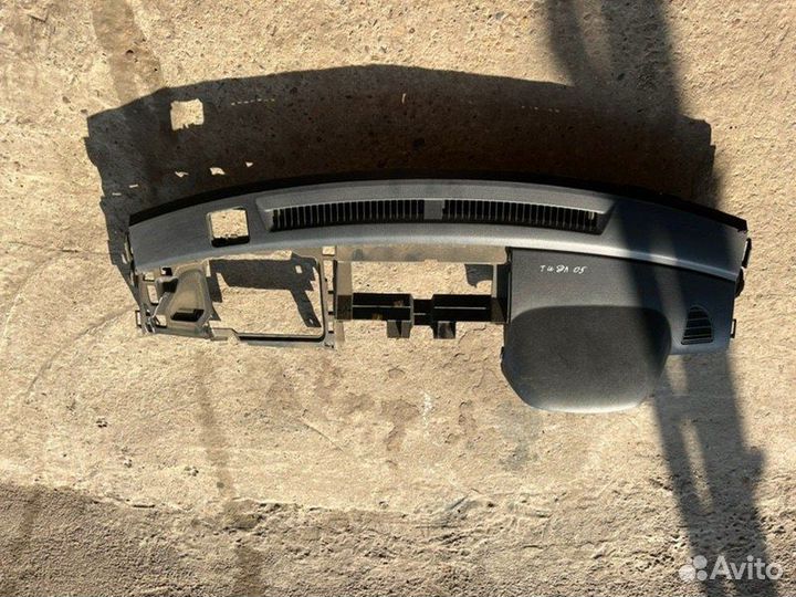 Накладка на торпедо Nissan Tiida С11 хэтчбек 2005