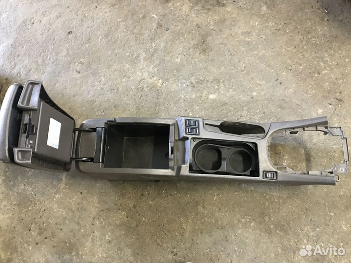 Консоль центральный с подлокотником Nissan Maxima