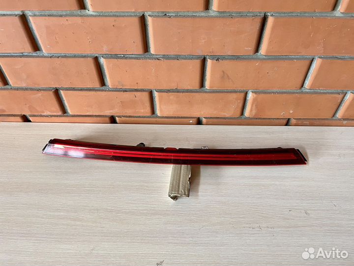 Отражатель на крышку багажника Kia Cerato 4 целый