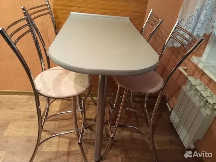 Продам барную стойку со стульями