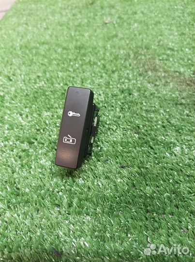 Кнопка центрального замка VW Touareg 2002-2010