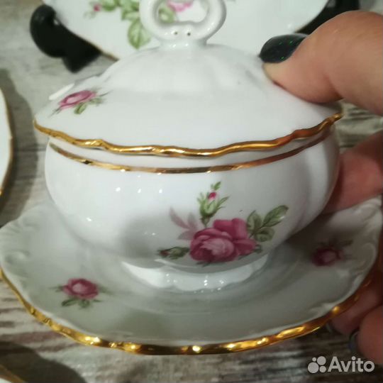 Тарелки, блюдо,кружки.Фарфор