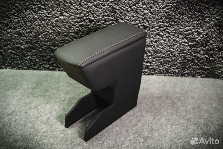 Подлокотник Toyota Funcargo 1999-2005г