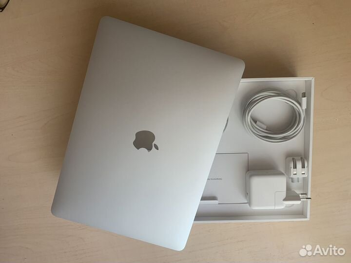 Apple MacBook Air 13 m1 8/256 gb Silver