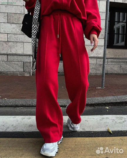 Будь в тренде: стильный спортивный костюм