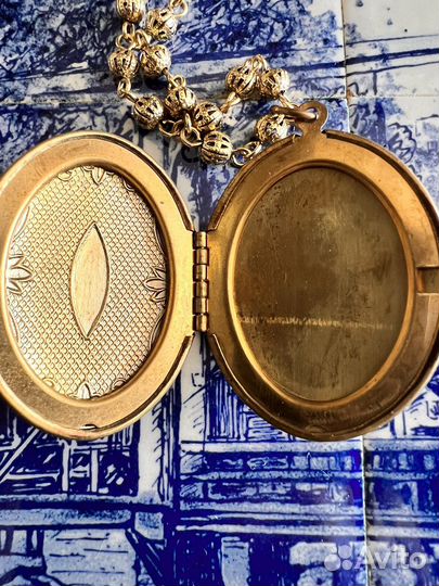 Локет от Lenora Dame