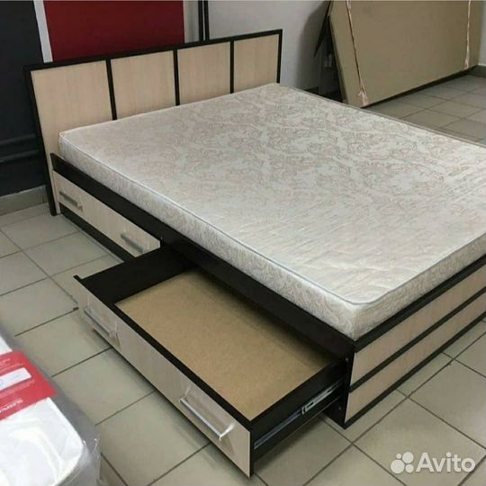 Кровать