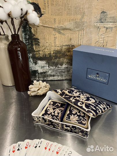 Wedgwood фарфоровая шкатулка с игральными картами