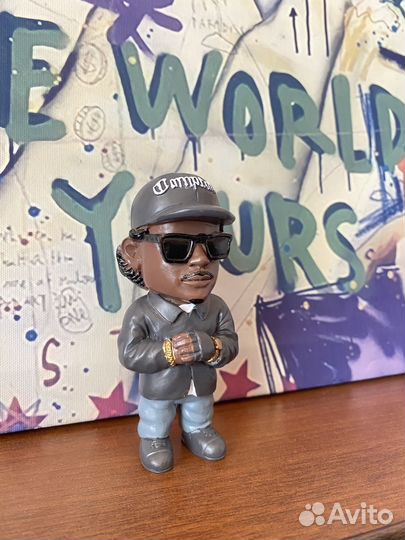 Фигурка рэпера Easy-E