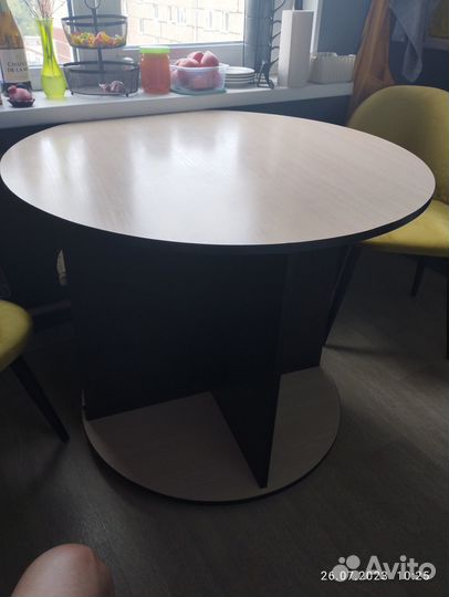 Кухонный стол