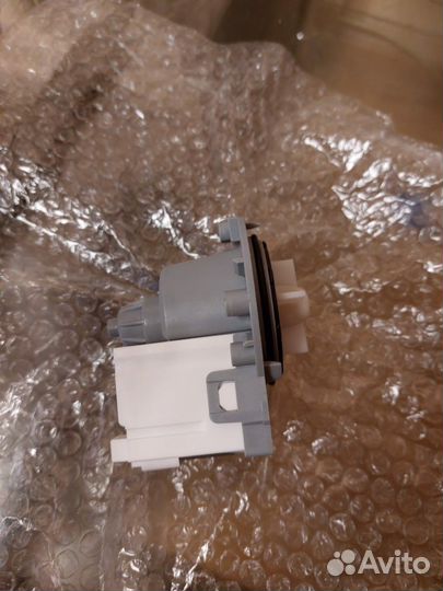 Помпа на 3 винтах, универсальная, нового образца