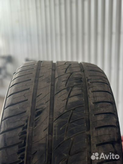 Delinte DS8 285/35 R22 Y