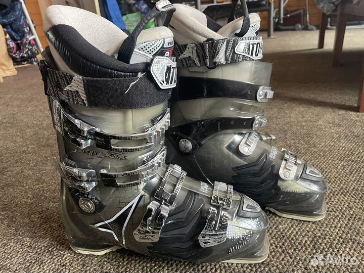 Горнолыжные ботинки atomic