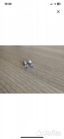 Серьги и кольцо с брильянтом