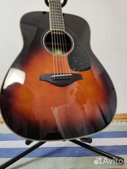 Yamaha fg 830 TBS акустическая гитара + подставка