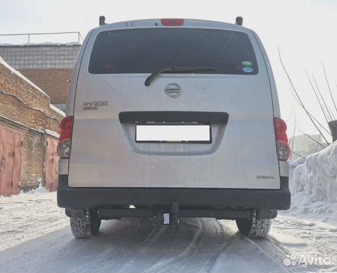 Фаркоп Nissan NV200 2009+