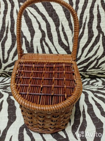 Корзина плетеная с крышкой декоративная