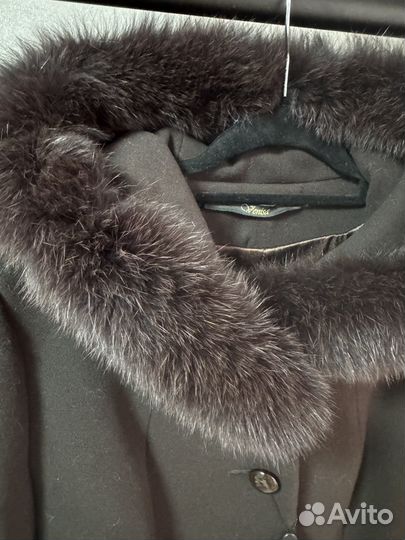 Пальто женское зимнее с мехом 44