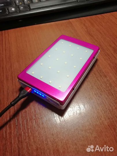 Повербанк с фонарём и солнечной батареей