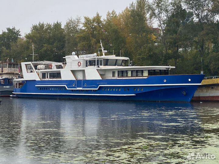 Теплоход прогулочный